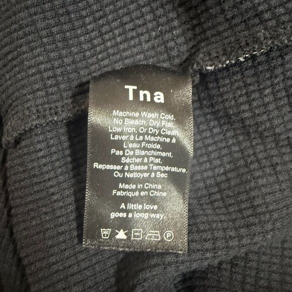 TNA Aritzia Waffle Crew Boxy Long Sleeve M Black Crop Top Thermal EUC B36 - Picture 5 of 6